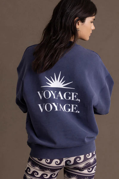 Blaues Sweatshirt mit Voyage-Logo